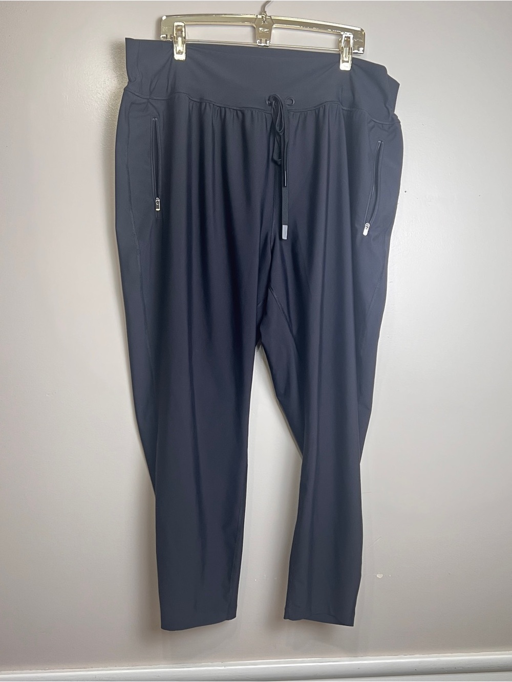 Old Navy Powersoft Jogger Pants Womens XXL Black Zipped Pockets Drawstring, EUC